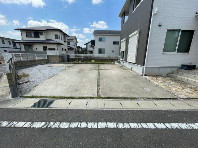 中古戸建・中古住宅　太田市八幡町　太田小学校・西中学校の駐車場|敷地内に駐車場があります！