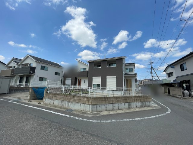 中古戸建・中古住宅　太田市八幡町　太田小学校・西中学校の前面道路含む現地写真|南面道路なので陽当たり良好です◎
