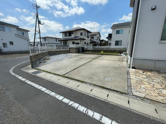 中古戸建・中古住宅　太田市八幡町　太田小学校・西中学校の駐車場