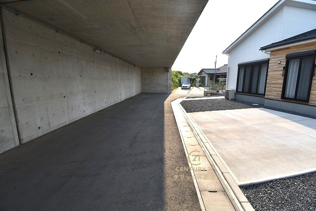 GRACE　水戸市酒門町　2期 　限定1棟！の前面道路含む現地写真|開放的な角地です。気になる他の物件と合わせての現地ご案内も可能です。HPから、またお電話でも、お気軽にお問い合わせください。