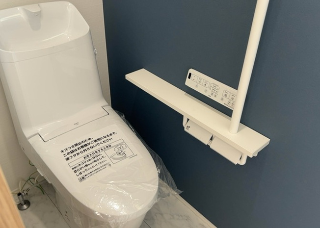 【トイレ】 | トイレは大きさや形、機能、抗菌性などが異なる多種多彩なタイプが各メーカーから出ています。それぞれに良さがあるため、事前にどういったタイプのトイレがいいのかをご家庭内で決めて、内見に行くといいでしょう。