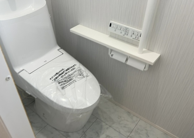 【トイレ】 | トイレは大きさや形、機能、抗菌性などが異なる多種多彩なタイプが各メーカーから出ています。それぞれに良さがあるため、事前にどういったタイプのトイレがいいのかをご家庭内で決めて、内見に行くといいでしょう。