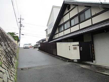 西区己斐中３丁目の前面道路含む現地写真