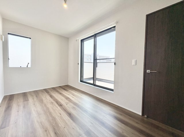 中古戸建　尼崎市浜3丁目の子供部屋|3F子供部屋　5.6帖　クローゼット収納完備♪