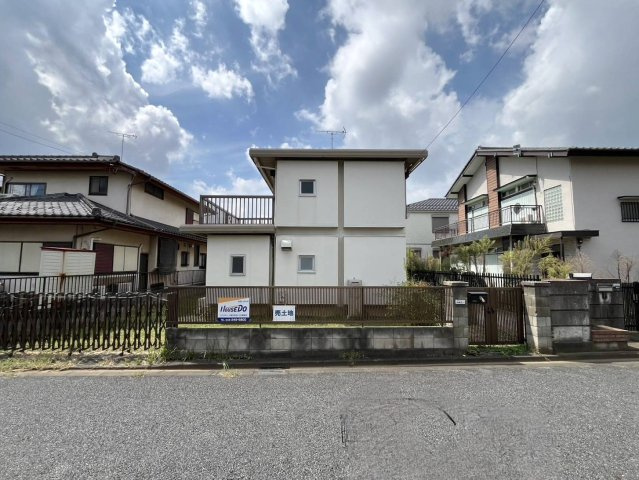 売土地の前面道路含む現地写真