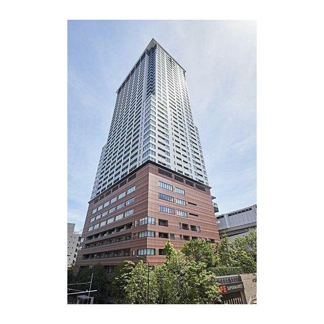 クロスエアタワーの外観