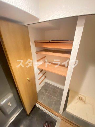 大阪市淀川区西中島１丁目の賃貸マンションの玄関