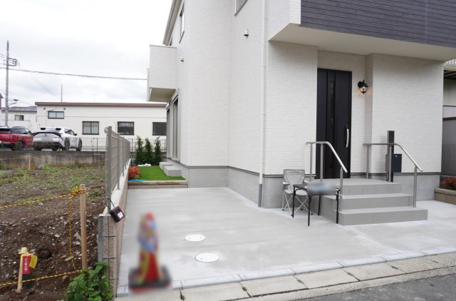 草加市新里町 新築分譲住宅の駐車場