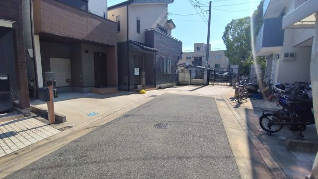 尼崎市浜　中古戸建の前面道路含む現地写真