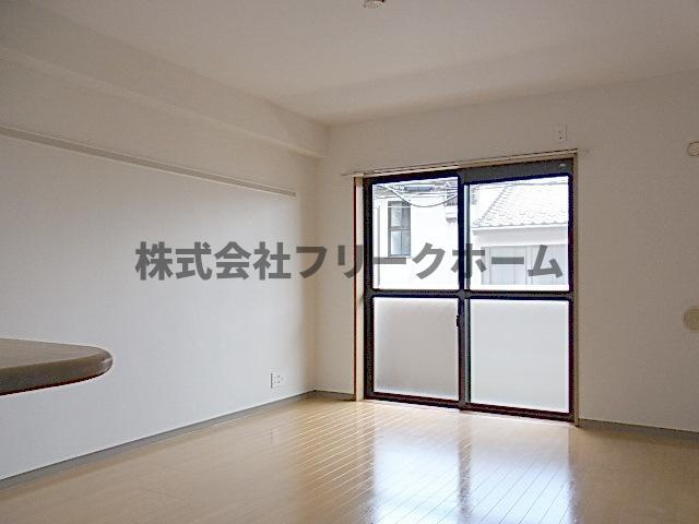 小金井市梶野町２丁目の賃貸マンションの居間・リビング