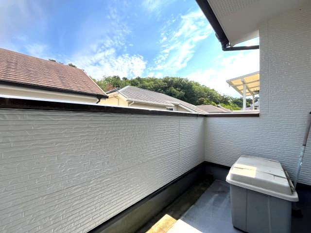 泉南郡熊取町つばさが丘西2丁目　中古戸建のバルコニー|奥行きのある南向きのバルコニー。
布団などもラクラク干せます。