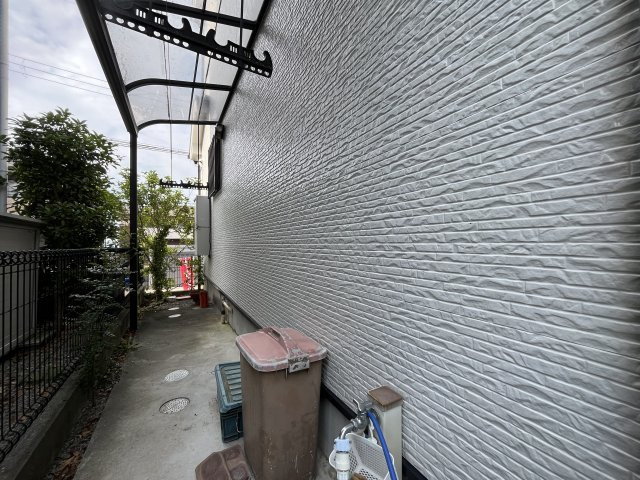 泉南郡熊取町つばさが丘西2丁目　中古戸建のその他|洗濯物を干すスペースは屋根付き。
急な雨でも濡れる心配はございません。