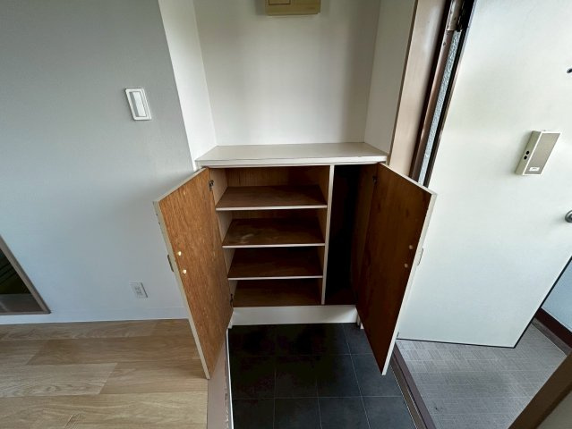 アーバンコート河内町の玄関
