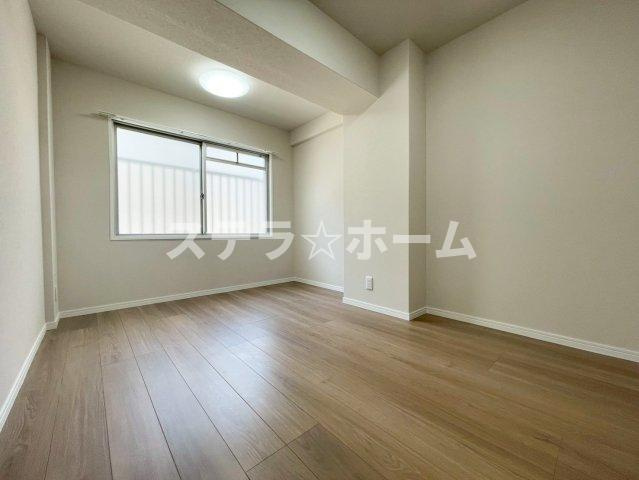 千里関大前コーポラスC棟の洋室|明るい洋室です