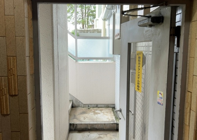 【その他共用部分】 | エトワール明神町 | 共用部分は、一棟の建物に住む区分所有者全員が共同で所有するとし、共用部分の管理、補修などは、区分所有者で形成される管理組合が行います。個人の判断で勝手に変更することはできませんので覚えておきましょう。