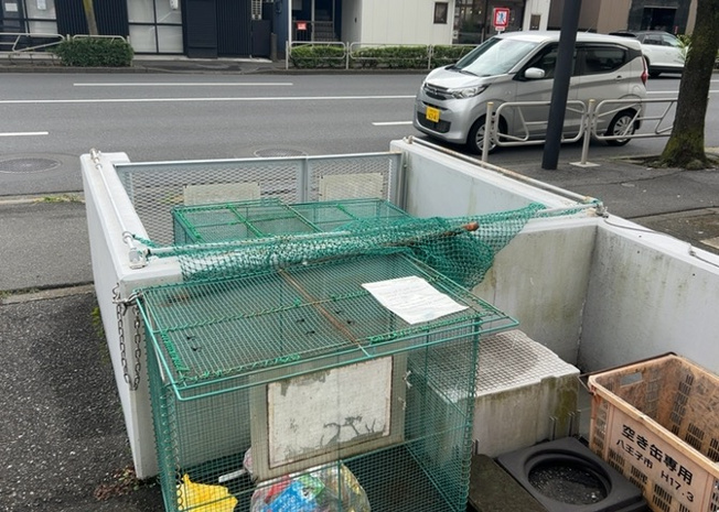 【設備】 | エトワール明神町 | 共有部分は、住民なら誰もが使える設備のこと。例えば駐車場やエレベーター、インターネット設備、セキュリティ設備などがあります。他にも、マンションの廊下・外部階段やエントランス・ゴミ置き場などがあります。