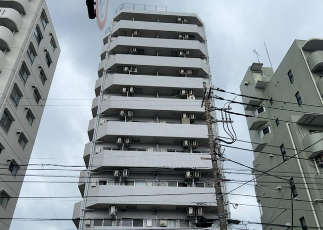 【現況写真】 | エトワール明神町 | 眺望の良さを楽しめるダイニングキッチンで家族団らんの時間を過ごしてはいかがでしょうか。バルコニーから見える景色を家族で眺める時間は、時間が経つのを忘れてしまいそうですね。是非、現地を見に行きましょう！