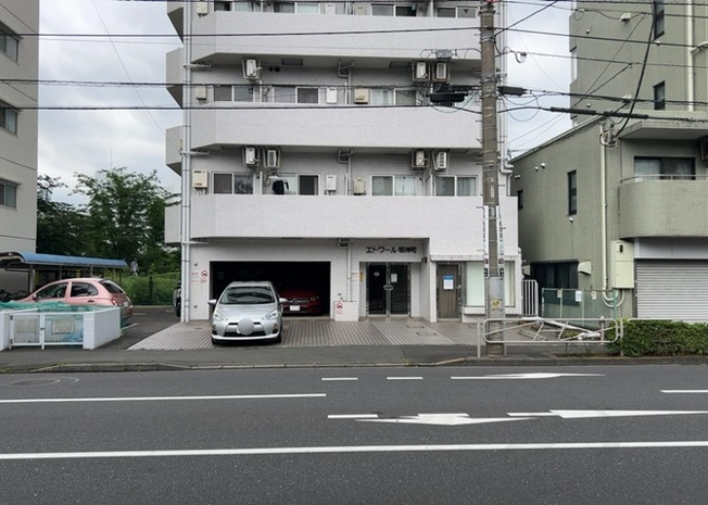 【構造・工法・仕様】 | エトワール明神町 | ＲＣ造、Reinforced Concreteは直訳すると補強されたコンクリートです。主に柱や梁・床・壁が鉄筋とコンクリートで構成おり、鉄筋を組んだ型枠にコンクリートを流し込んで固めたものを指します。
