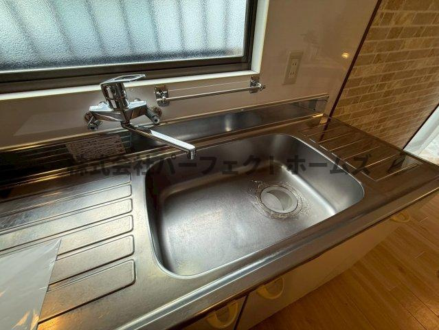 東倉治4丁目戸建　賃貸のキッチン|コンパクトなキッチンで掃除もラクラク