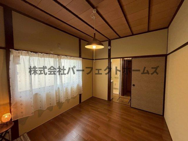 東倉治4丁目戸建　賃貸の居間・リビング|おしゃれな居間です