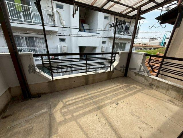 東倉治4丁目戸建　賃貸のバルコニー|広々としたバルコニーです