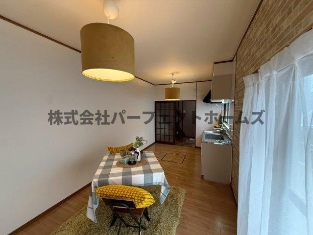 東倉治4丁目戸建　賃貸の居間・リビング|使いやすいリビングです