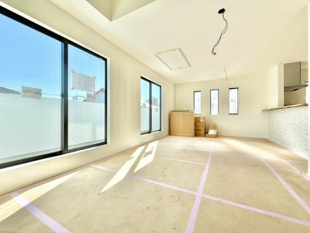 中野区白鷺3丁目 　新築戸建の居間・リビング|2026.10.11撮影

現地ご見学希望・資料請求などお気軽にお問い合わせ下さい！
03-5990-5201