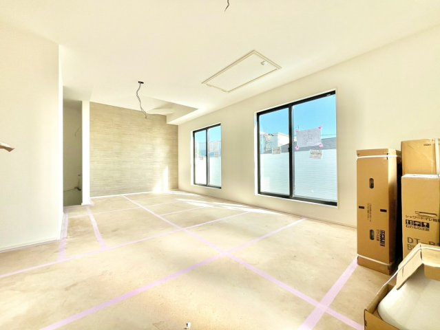 中野区白鷺3丁目 　新築戸建の居間・リビング|2026.10.11撮影

現地ご見学希望・資料請求などお気軽にお問い合わせ下さい！
03-5990-5201