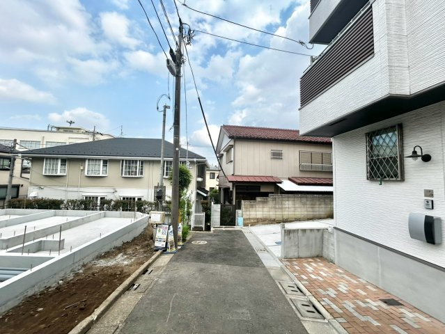 中野区白鷺3丁目 　新築戸建の前面道路含む現地写真|2026.07.24撮影

現地ご見学希望・資料請求などお気軽にお問い合わせ下さい！
03-5990-5201