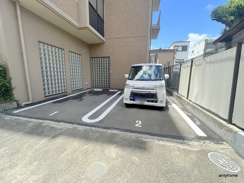 シャトウシャルマン　仲介手数料無料の駐車場