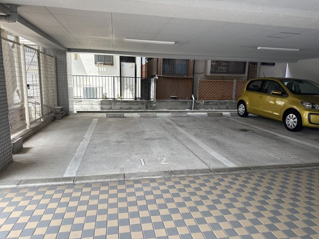 キャッスルコート安室の駐車場