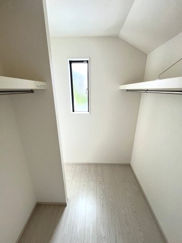 【収納】 | 福岡市南区鶴田2丁目7期　1号棟（全4区画）【仲介手数料無料・0円】 | 現地写真。ウォークインクローゼットです。