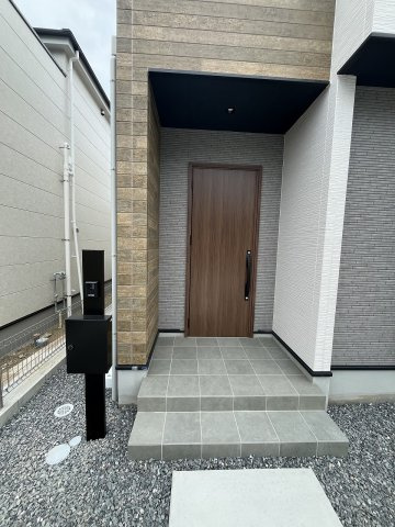 【玄関】 | 福岡市南区鶴田2丁目7期　1号棟（全4区画）【仲介手数料無料・0円】 | 現地写真。