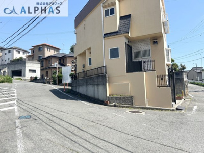 【前面道路含む現地写真】 | 明石市魚住町金ケ崎　一戸建て | ■北西側の前面道路は幅員約6.9ｍ♪