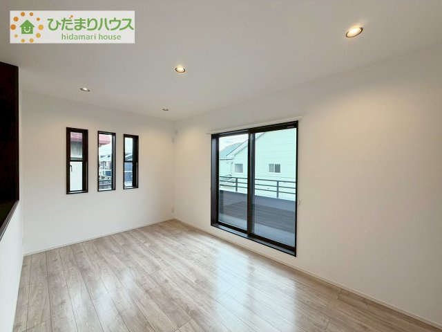 【居間・リビング】 | 結城市みどり町2丁目　中古戸建 | ２階リビングもリフォーム済で明るいイメージとなりました。