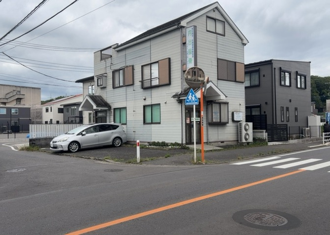 【外観】 | 家を建てる前提で土地を探している場合、地盤の丈夫さは譲れない条件の一つです。地盤が脆弱だと追加工事が必要となります。また、過去に地盤沈下や液状化現象を起こした土地は、できるだけ避けた方がいいでしょう。