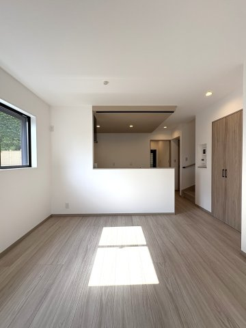 SHONAN FAMILY BASE｜家族時間が心地よく流れる家。の居間・リビング