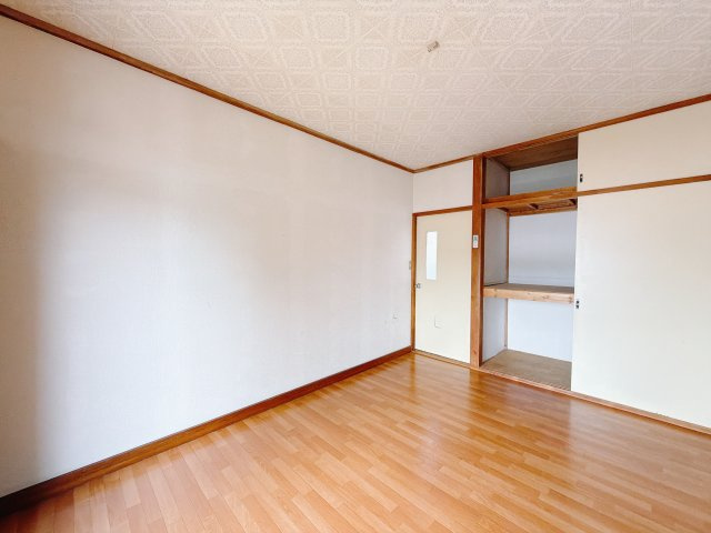【中古戸建】高崎市城山町2丁目の洋室|■2階洋室｜ナチュラルカラーの床です。模様替えなどとても楽しく工夫できます♪陽当たり、風通しもとても良いので毎日快適な生活スタートです！子供部屋にも良いですね♪