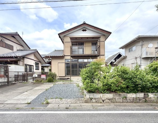 【中古戸建】高崎市城山町2丁目の外観|■外観｜土日のご見学はもちろん、平日・夜間のご案内も大歓迎です♪「今から見たい」や「仕事終わりに見たい」にもご対応できますのでお気軽にお問い合わせください♪