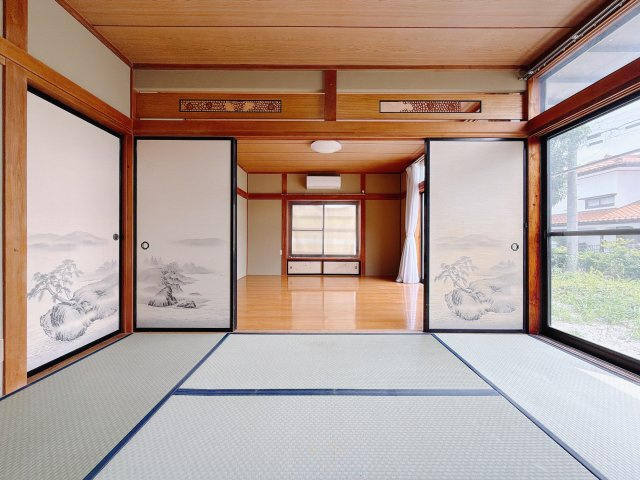 【中古戸建】高崎市城山町2丁目の和室|■1階和室｜和室を書斎にしたり、冬にはコタツを敷いて家族みんなで年越しをするのもいいですね。家族みんなのお気に入りの空間になります♪