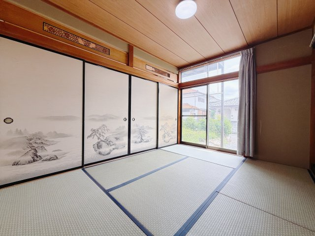 【中古戸建】高崎市城山町2丁目の和室|■1階和室｜和室でしか味わえない畳ならではの香りや素材で和のやすらぎを感じてください♪休日はお子様とお昼寝するのにも最適です！