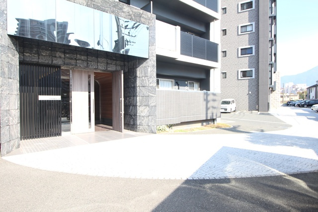 ADVANCE128の駐車場