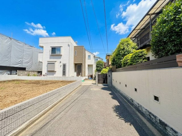 世田谷区北烏山7丁目　建築条件無し売地の前面道路含む現地写真|2026.06.14撮影

現地ご見学希望・資料請求などお気軽にお問い合わせ下さい！
03-5990-5201