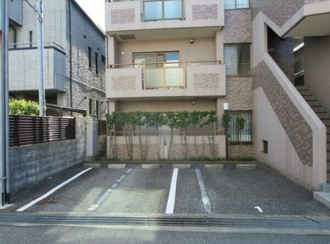 サクシード甲子園の駐車場