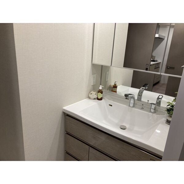 SK RESIDENCES SHINSAIBASHI（中央小学校区）の洗面所|SK RESIDENCES SHINSAIBASHI　洗面所