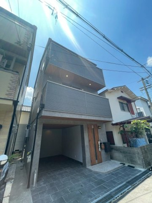 【外観】 | 【弊社売主物件】走谷1丁目 リノベ戸建 | サイディングを利用し、今時な外観へリノベーション致しました。
窓（サッシ）も交換しておりますので、中古物件には見えません。