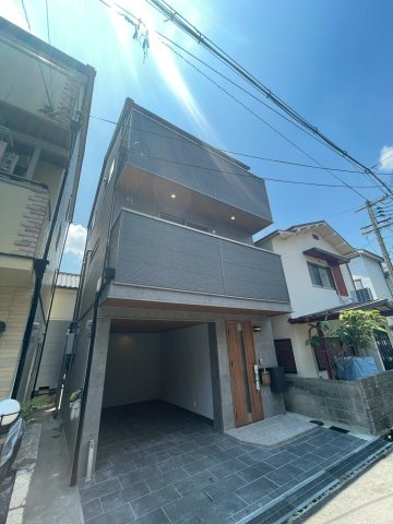 【外観】 | 【弊社売主物件】走谷1丁目 リノベ戸建 | サイディングを利用し、今時な外観へリノベーション致しました。
窓（サッシ）も交換しておりますので、中古物件には見えません。