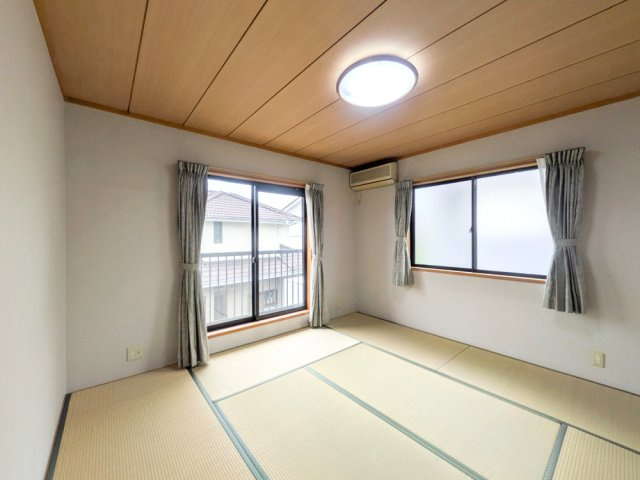 西山二丁目戸建の和室|落ち着いた雰囲気の和室付きです