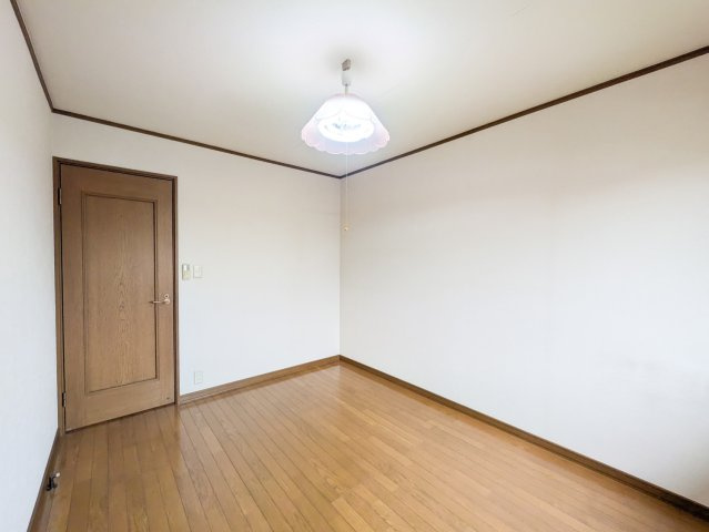 西山二丁目戸建の洋室