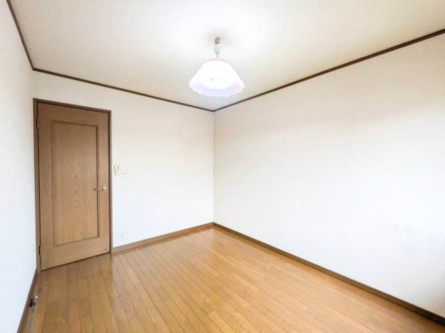 西山二丁目戸建の洋室|個人の部屋や寝室として使える洋室です